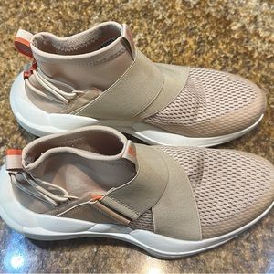 Size 8.5 sorel shoes